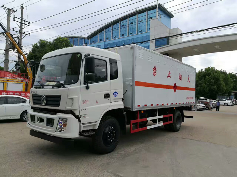 東風(fēng)6米1（9噸）爆破器材車(chē)