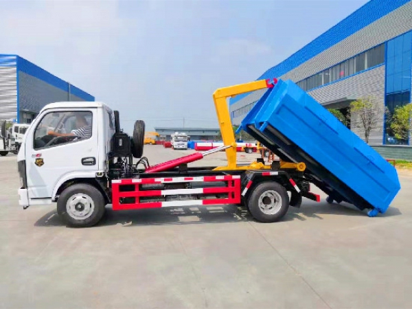 東風(fēng)小多利卡國(guó)六5方車(chē)廂可卸（鉤臂）式垃圾車(chē)
