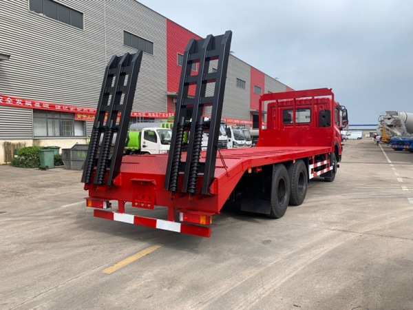 東風(fēng)華神T5后八輪平板拖車(chē)
