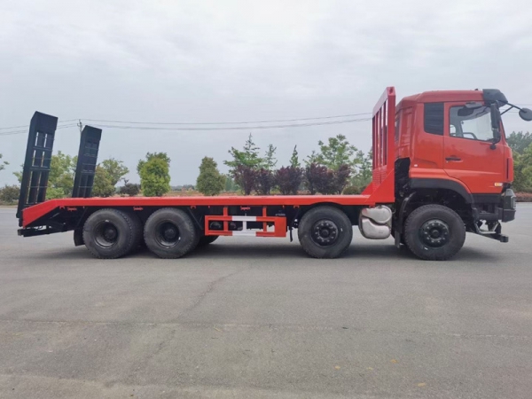 國六東風天龍前四后八平板運輸車，挖機拖車價格